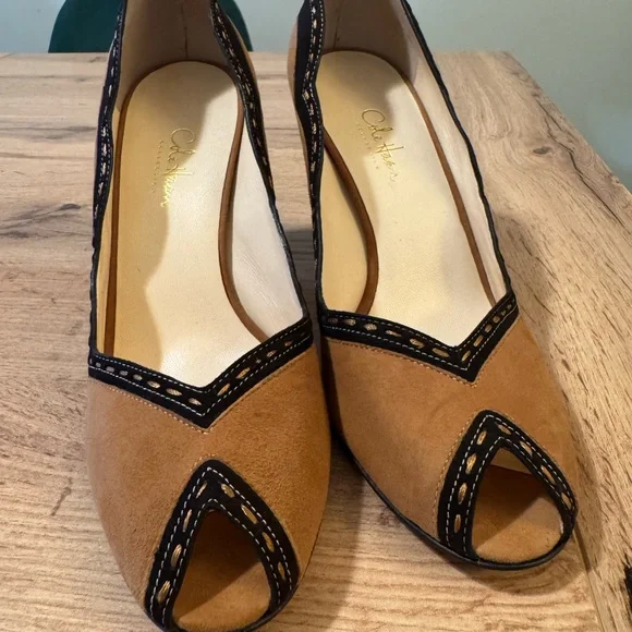 Cole Haan Lorenza Two-Tone Suede Scalloped Peep-Toe Pumps Size 8.5 - Picture 5 of 11